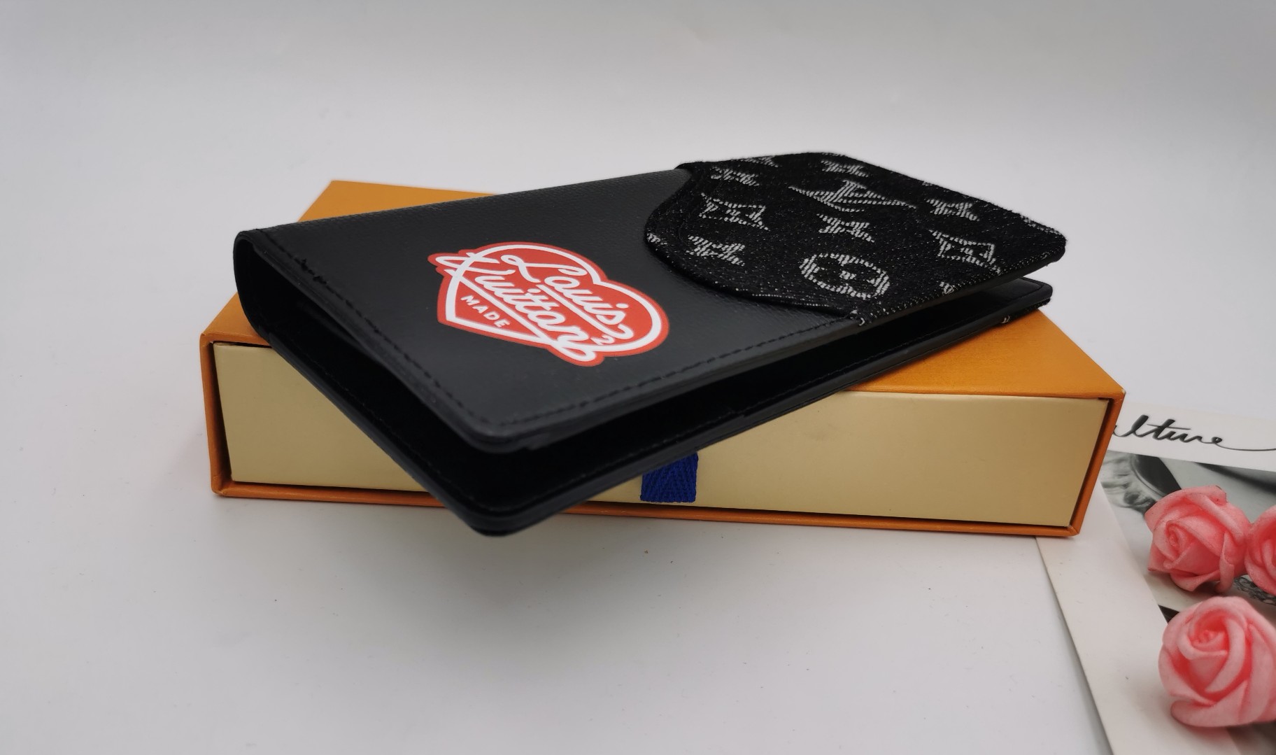 Leather bi-fold wallet gift