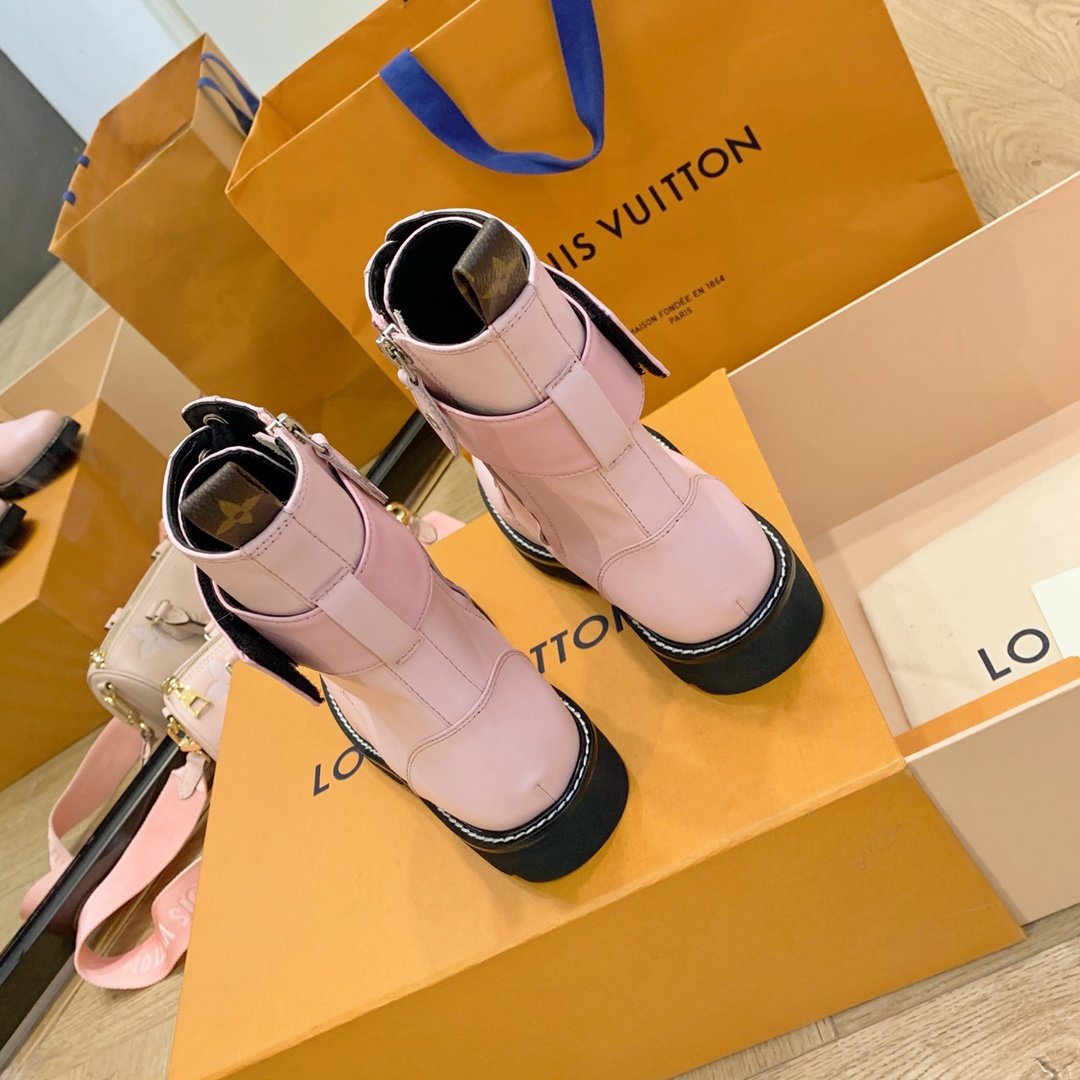 代购级LV官网新款楦靴型+英伦复古设