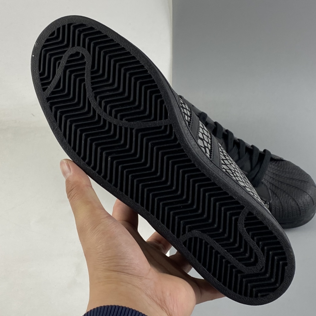 P160 ADIDAS Originals Superstar 三叶草贝壳头经典百搭休闲运动板鞋 青蛇 3M反光 FY6014-莆田鞋,莆田鞋货源,高仿鞋,高仿鞋货源,安福档口,莆田高仿鞋,莆田鞋批发,高仿鞋批发,莆田高仿运动鞋,高仿运动鞋,莆田运动鞋 P160 ADIDAS Originals Superstar 三叶草贝壳头经典百搭休闲运动板鞋 青蛇 3M反光 FY6014