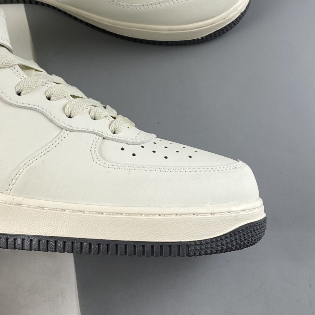 P200  NIKE Air Force 1 Mid 空军一号中帮休闲板鞋 DH2489-001