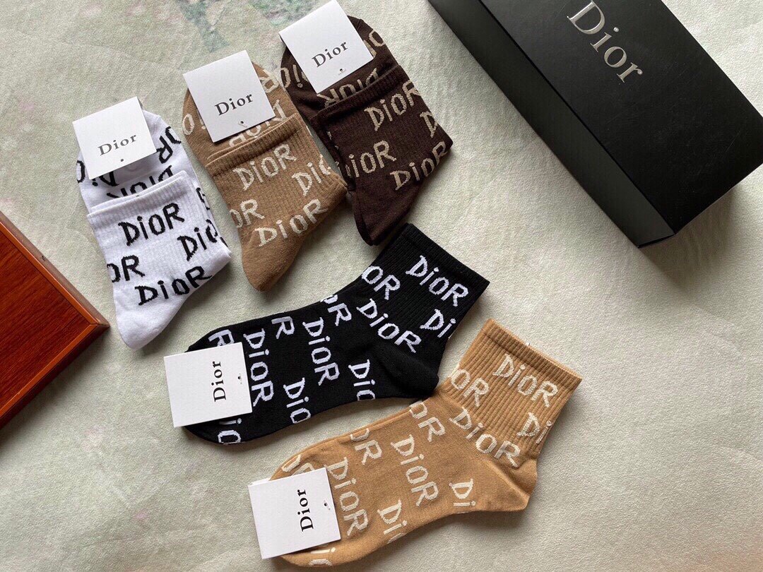 Dior迪奥D家新品女款短筒袜子一盒