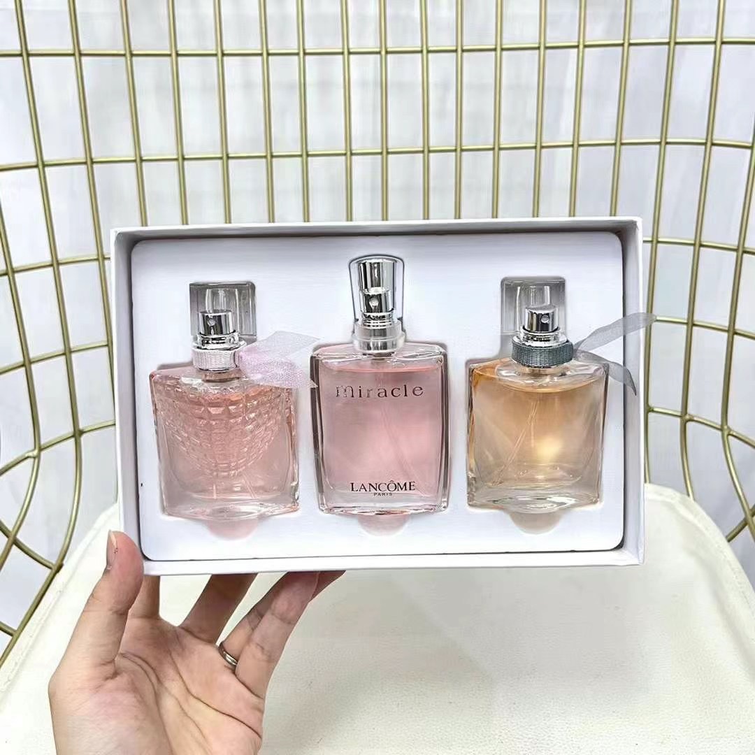 Lancome Paris La Collection De Parfums 3-Piece Mini Perfume Set, Travel Exclusive 5 i1640014902 1618 3