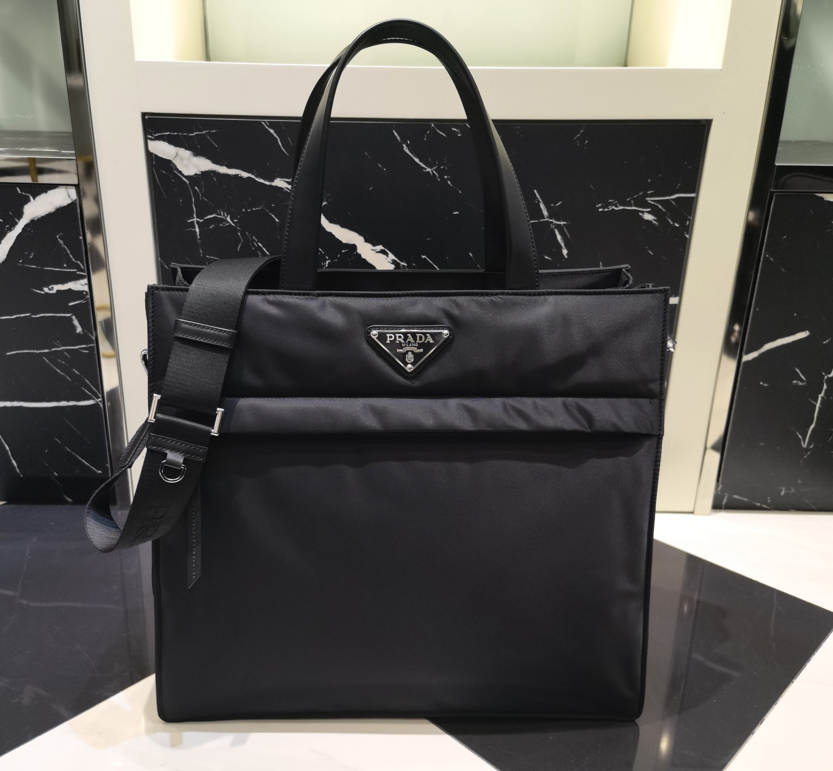 Сумка-тоут из нейлона с логотипом Prada
