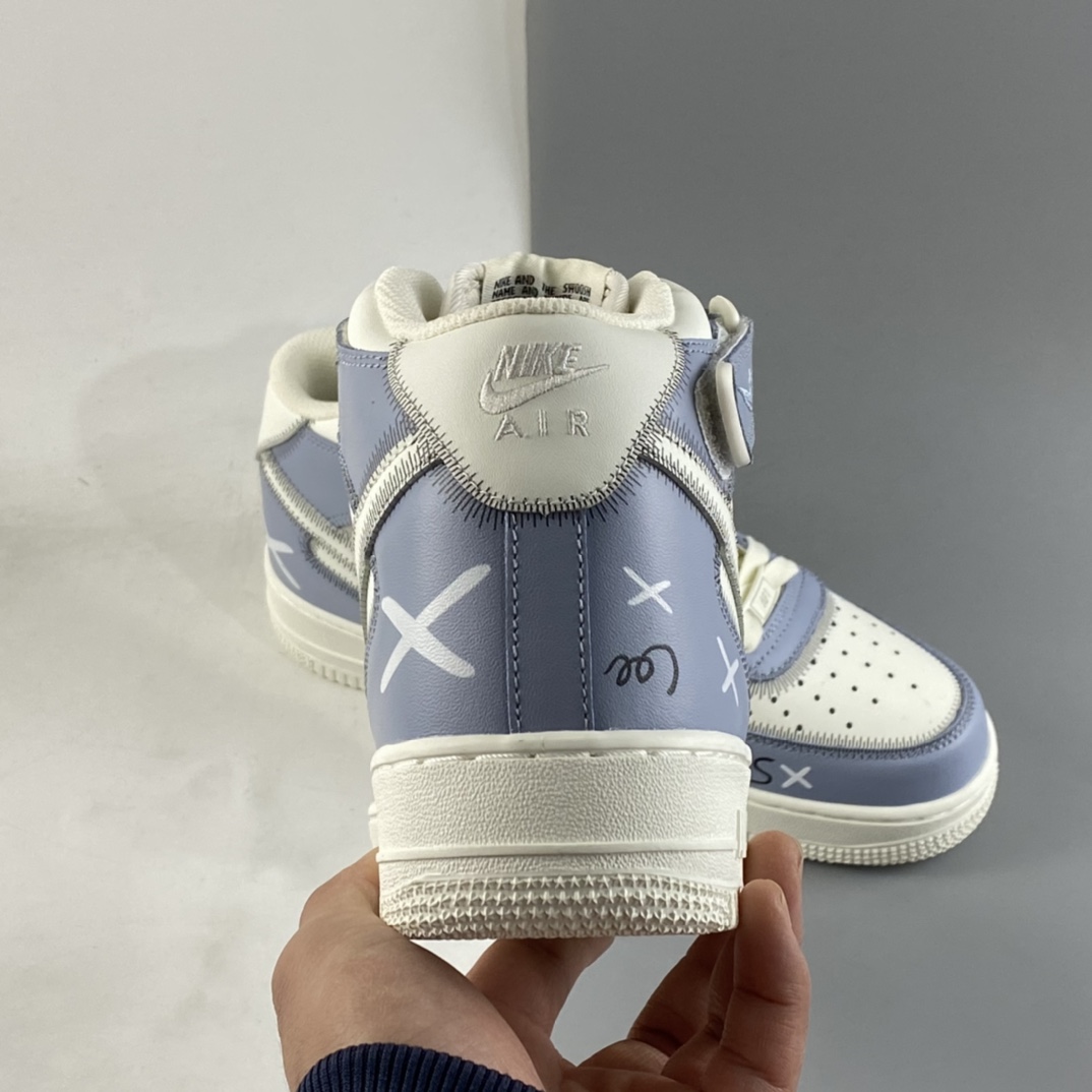 P260  Kaws x NIKE Air Force 1’07 Mid 联名款空军一号中帮休闲板鞋 CW2308-211