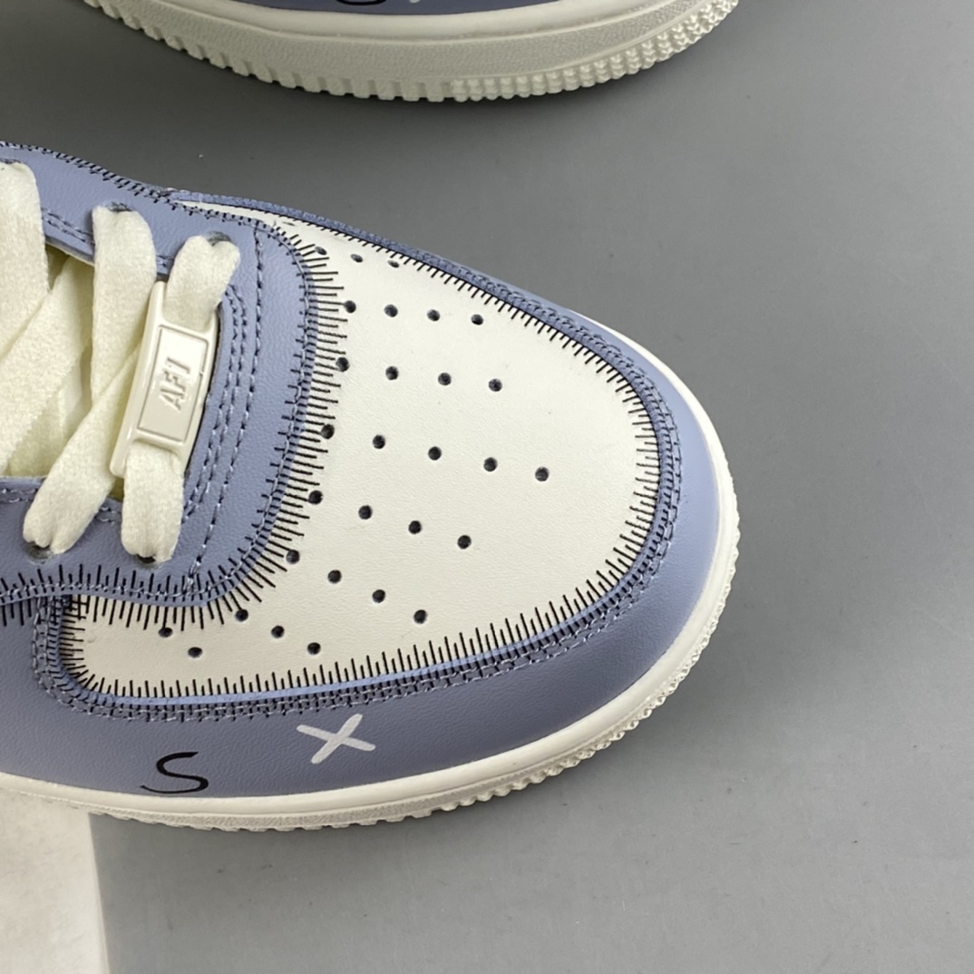 P260  Kaws x NIKE Air Force 1’07 Mid 联名款空军一号中帮休闲板鞋 CW2308-211