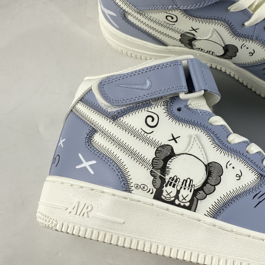 P260  Kaws x NIKE Air Force 1’07 Mid 联名款空军一号中帮休闲板鞋 CW2308-211