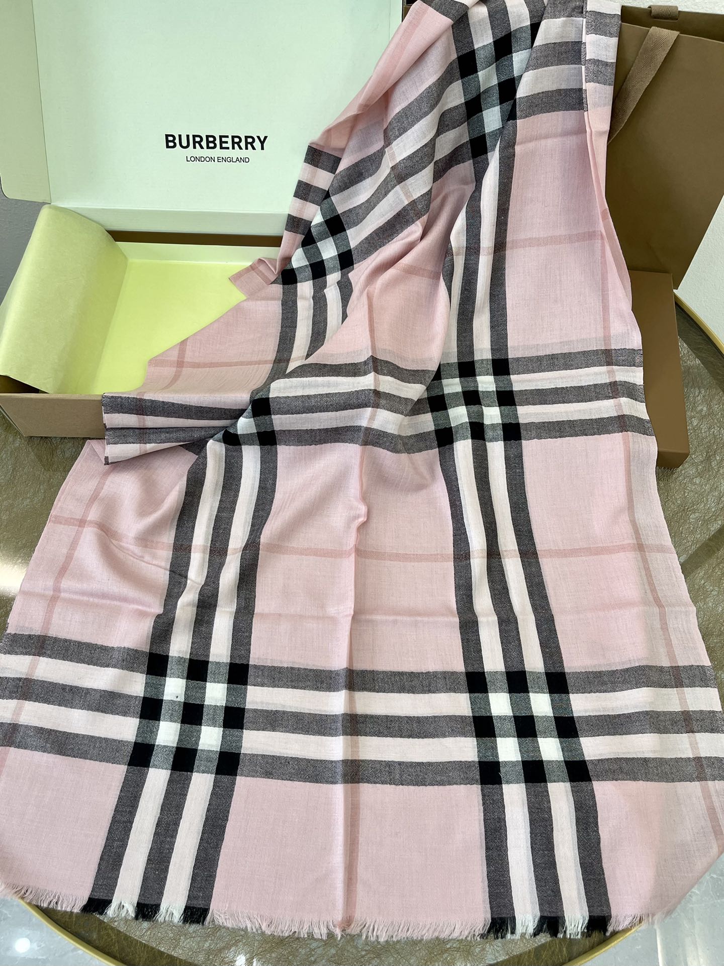 Burberry巴宝莉薄款丝毛经典长巾
