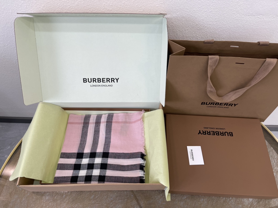 Burberry巴宝莉薄款丝毛经典长巾
