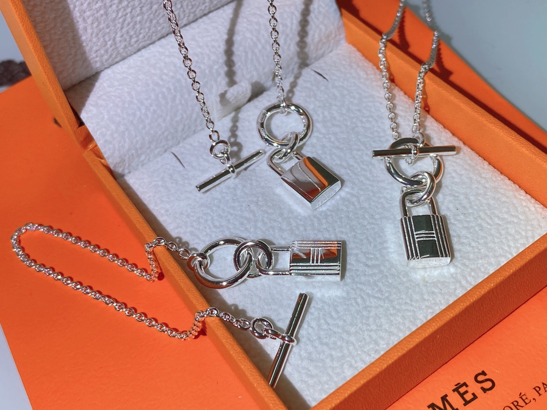 NO:101768,New style arrives Hermes new style classic Hermes retro lock-head women's necklace couple's versatile 925 silver collarbone chain, Hermes necklace, hermes, hermes, necklace19860909新款到货 Hermes新款 经典爱马仕复古锁头女项链 情侣款百搭925银锁骨链,爱马仕项链,hermes,hermes,necklace,Jewelry