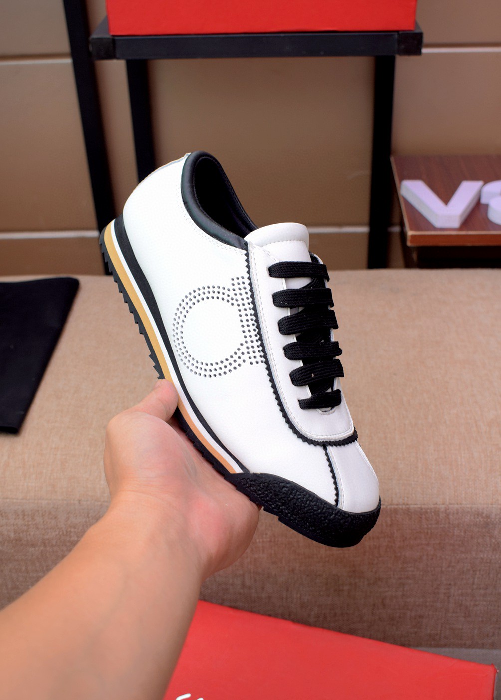 I5 ，高端精品，菲拉格慕Ferragamo，意大利进口小牛皮面，透气羊皮里，质感极强，柔软舒适，严选用料只为打造更为舒适的穿着体验，原版鞋楦，原版大底，