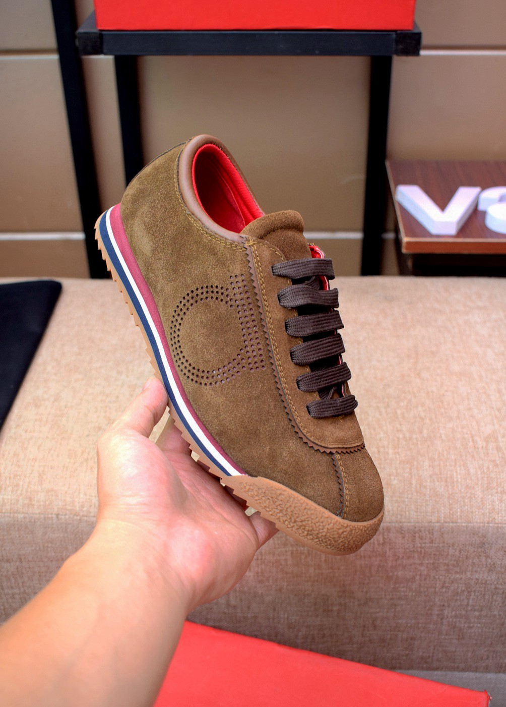 I5 ，高端精品，菲拉格慕Ferragamo，意大利进口磨砂皮面，透气羊皮里，质感极强，柔软舒适，严选用料只为打造更为舒适的穿着体验，原版鞋楦，原版大底，