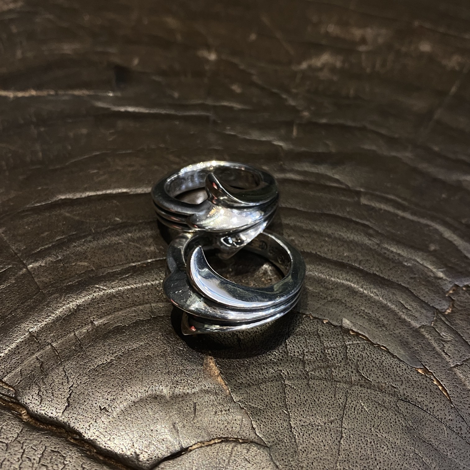 Chrome Hearts 𝐂𝐡𝐫𝐨𝐦𝐞 𝐡𝐞𝐚𝐫𝐭𝐬 克罗心HALF半边鸢尾戒指