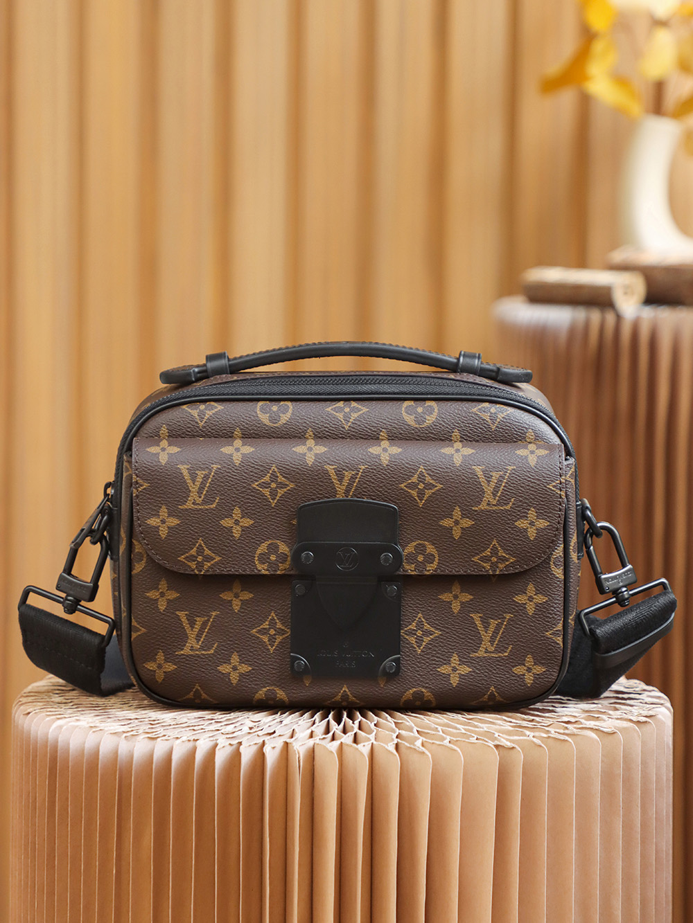 Shop Louis Vuitton 2022-23FW S Lock Messenger (M45806) by Corriere