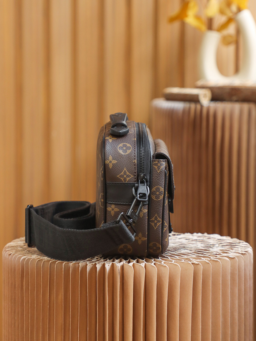 Shop Louis Vuitton 2022-23FW S Lock Messenger (M45806) by Corriere