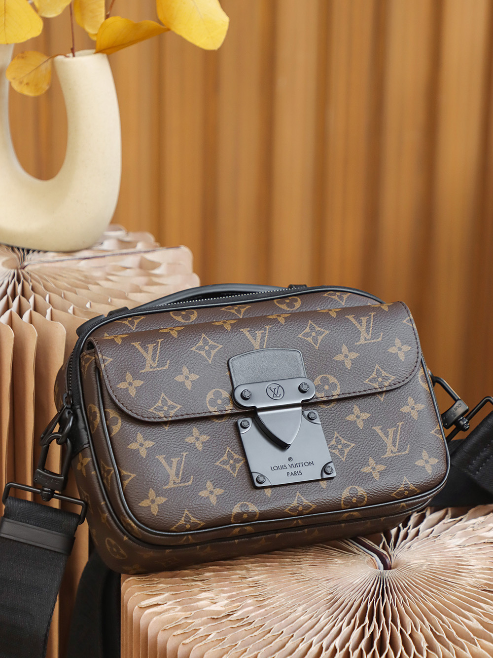 Shop Louis Vuitton 2022-23FW S Lock Messenger (M45806) by Corriere