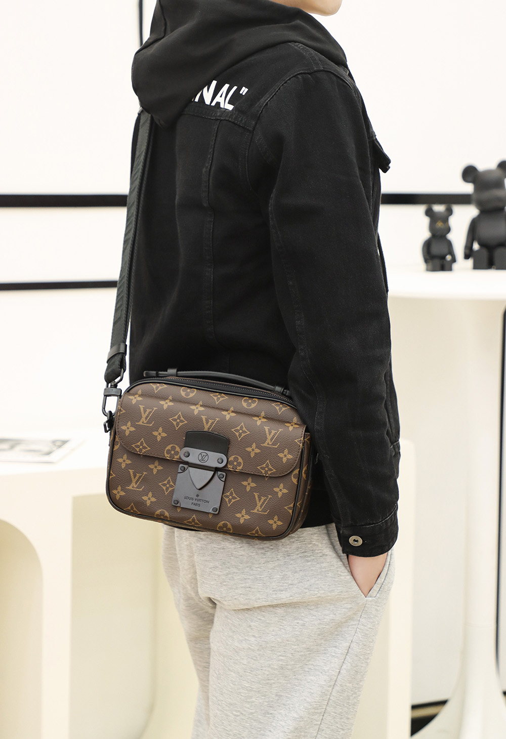 LV M45806 S Lock Messenger 邮差包