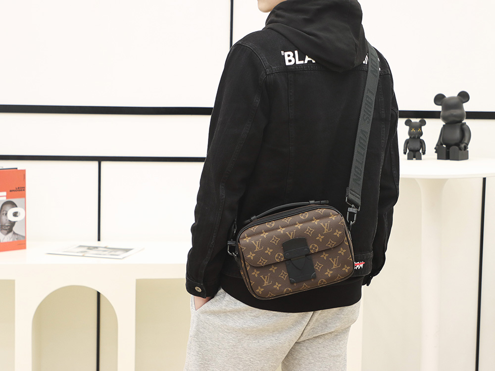 LV M45806 S Lock Messenger 邮差包