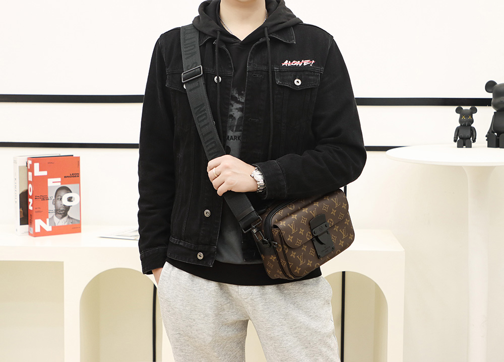 LV M45806 S Lock Messenger 邮差包