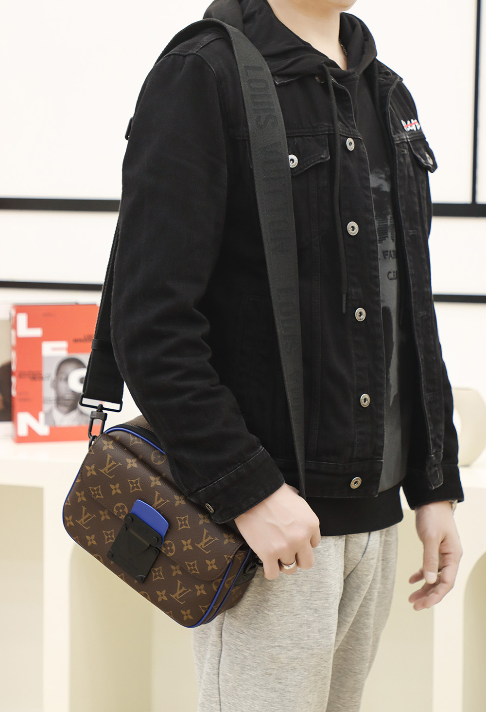 LV M45863 S Lock Messenger 邮差包