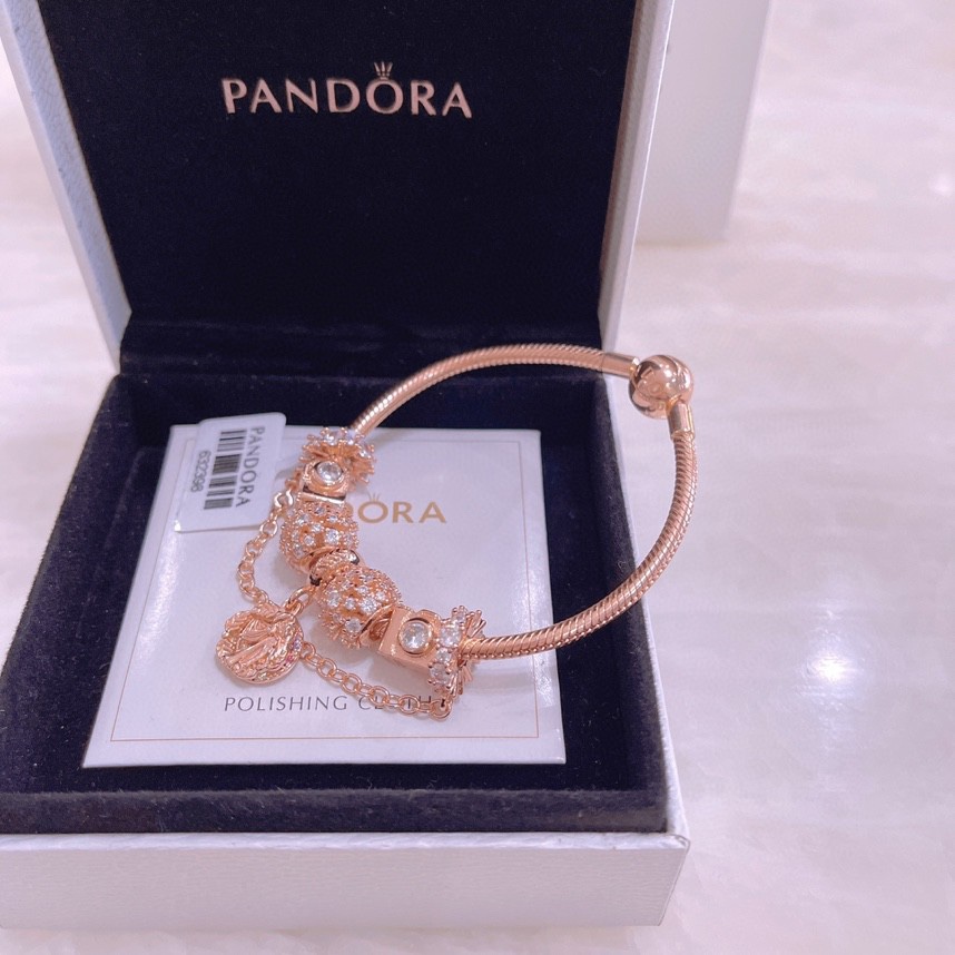 圣诞节礼物   175潘多拉手链手镯 Pandora 手链抖音网红 直播带货，每一颗配件都有其含义，证明出潘多拉手PANDORA💋【潘多拉 】💘
925纯银手链，17厘米-21厘米
🎊配送专柜包装盒
一件代发！🌹🌹🌹