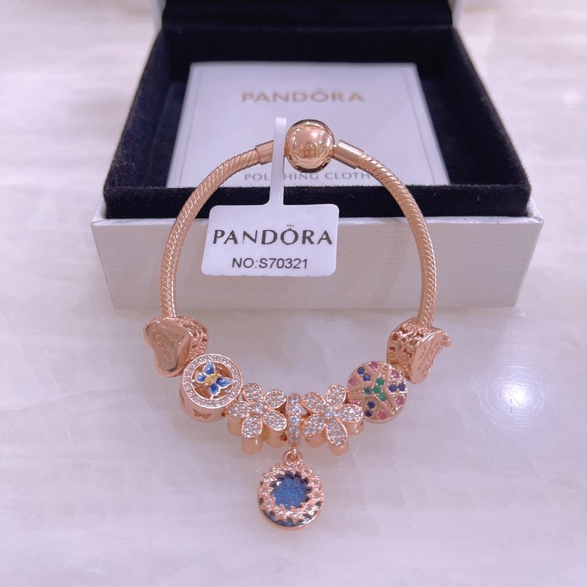 圣诞节礼物   175潘多拉手链手镯 Pandora 手链抖音网红 直播带货，每一颗配件都有其含义，证明出潘多拉手PANDORA💋【潘多拉 】💘
925纯银手链，17厘米-21厘米
🎊配送专柜包装盒
一件代发！🌹🌹🌹