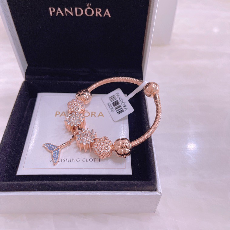 175手链手镯 Pandora 手链抖音网红 直播带货，每一颗配件都有其含义，证明出潘多拉手PANDORA💋【潘多拉 】💘
925纯银手链，17厘米-21厘米
🎊配送专柜包装盒
一件代发！🌹🌹🌹