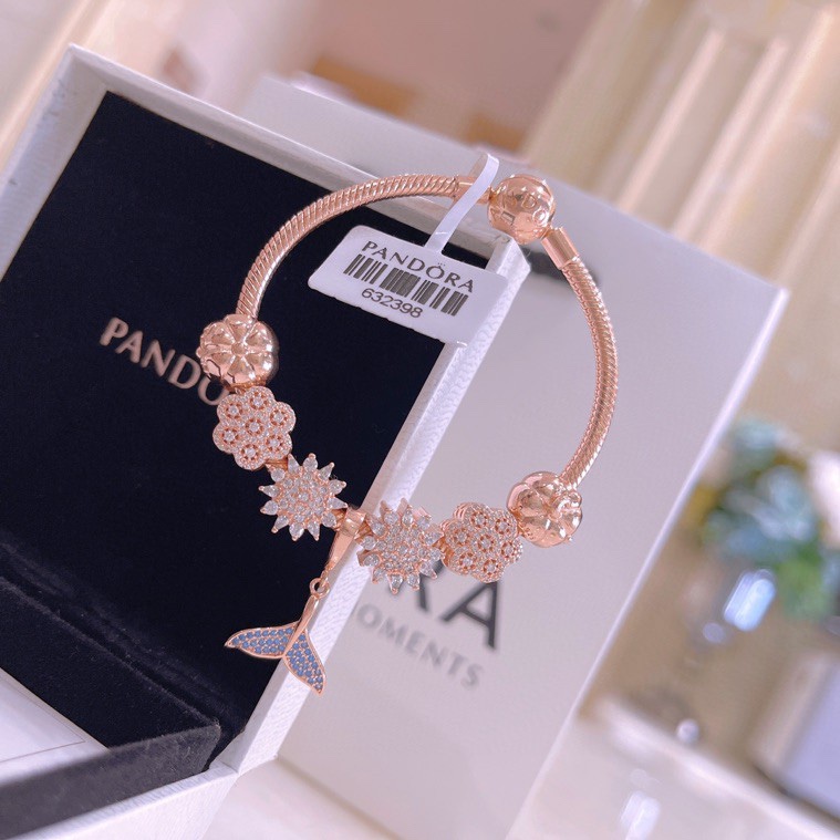 175手链手镯 Pandora 手链抖音网红 直播带货，每一颗配件都有其含义，证明出潘多拉手PANDORA💋【潘多拉 】💘
925纯银手链，17厘米-21厘米
🎊配送专柜包装盒
一件代发！🌹🌹🌹