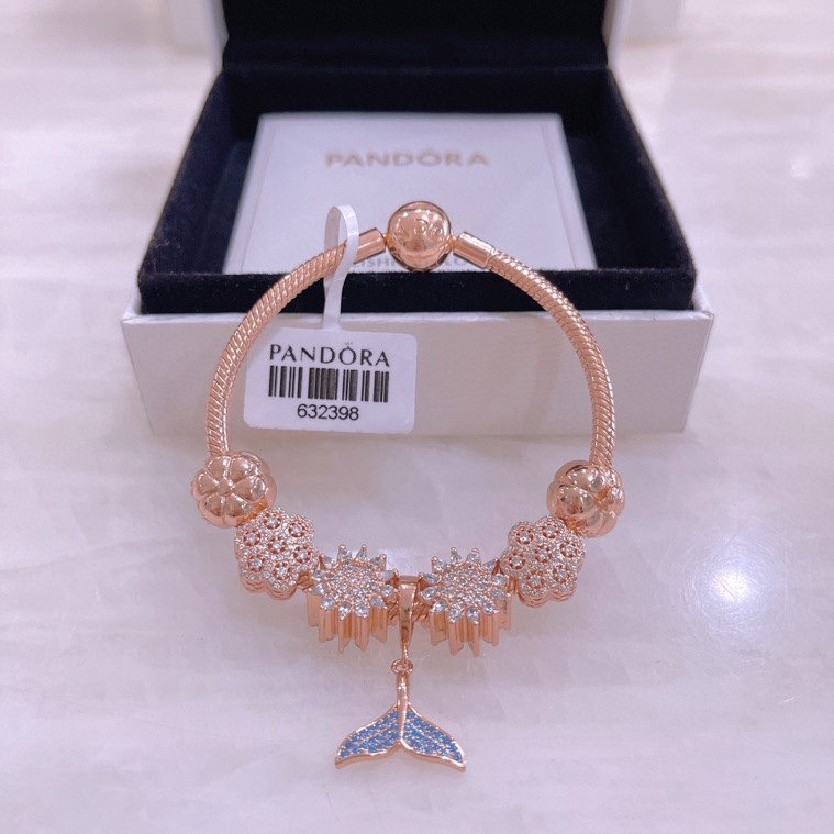 175手链手镯 Pandora 手链抖音网红 直播带货，每一颗配件都有其含义，证明出潘多拉手PANDORA💋【潘多拉 】💘
925纯银手链，17厘米-21厘米
🎊配送专柜包装盒
一件代发！🌹🌹🌹