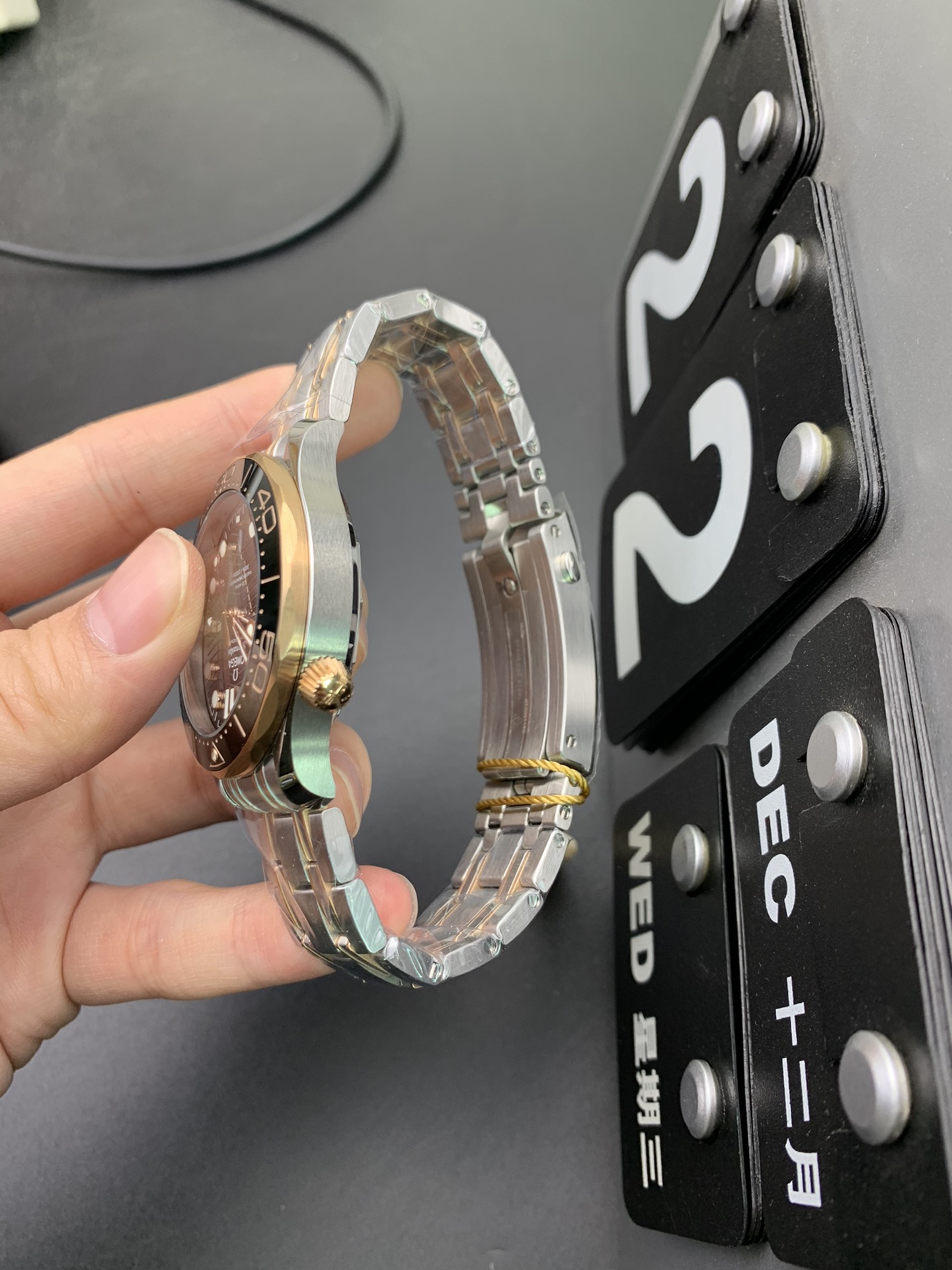 Omega OR 间金海马