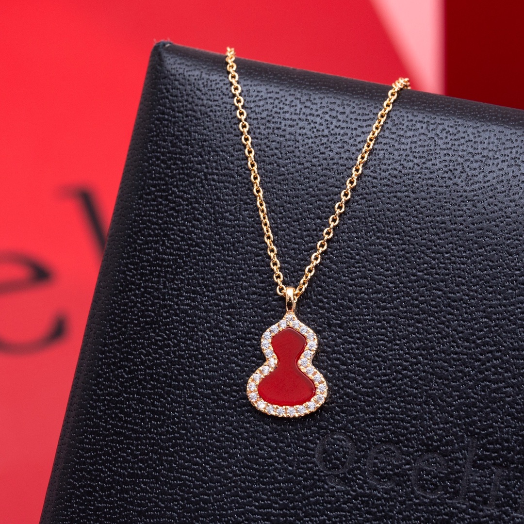 Qeelin Mini Wulu Carnelian Necklace in Rose Gold - Comprehensive 4
