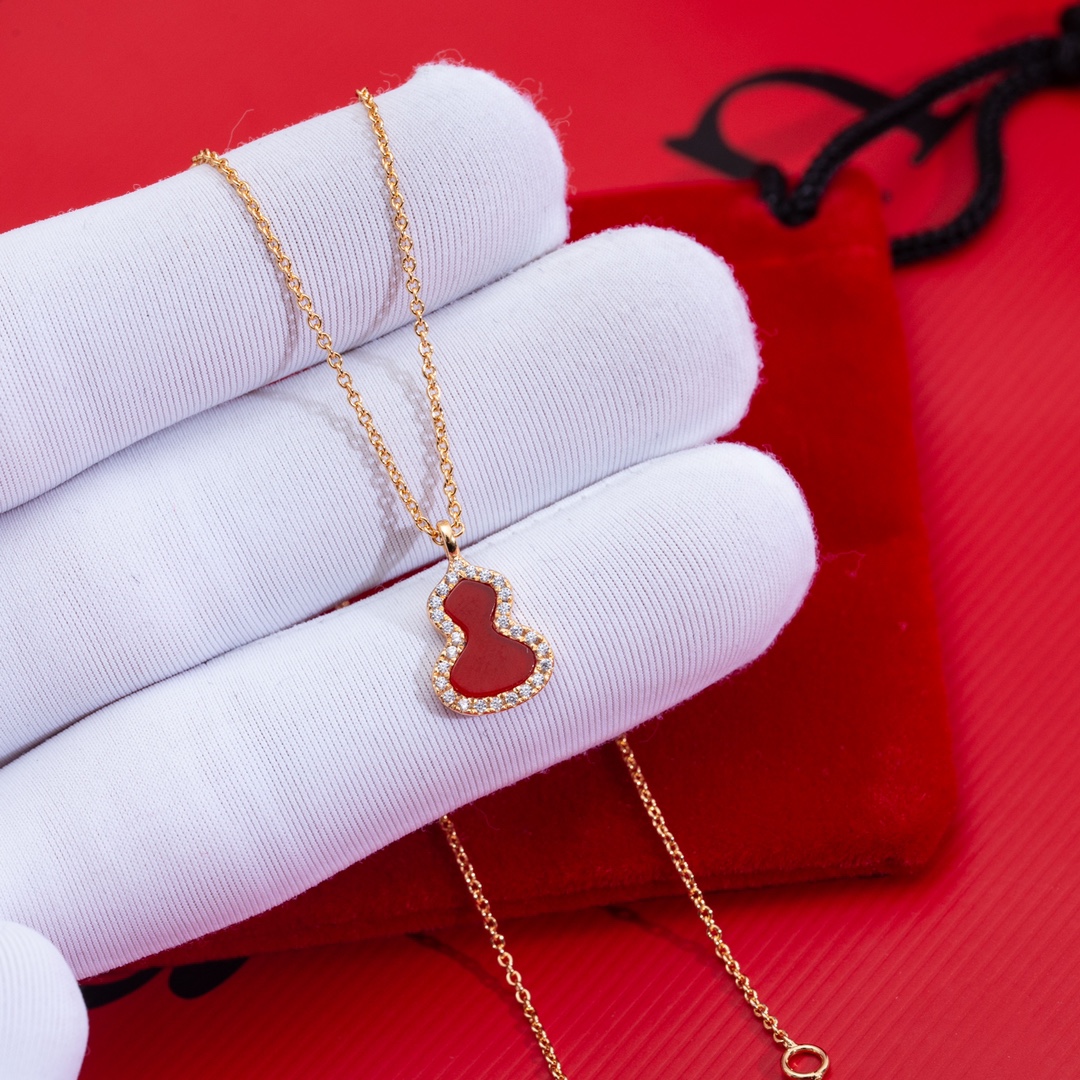 Qeelin Mini Wulu Carnelian Necklace in Rose Gold - Comprehensive 5