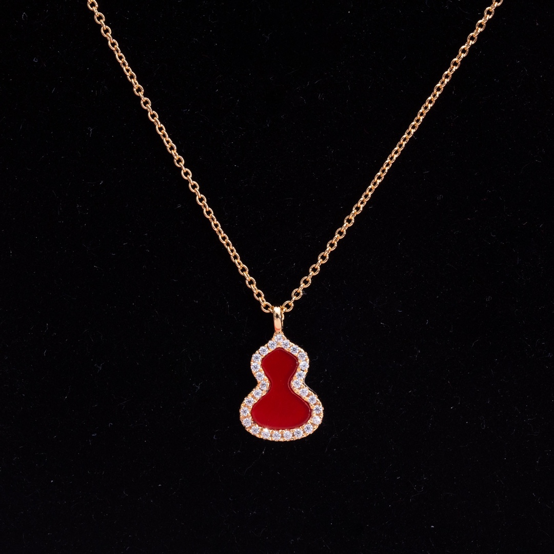 Qeelin Mini Wulu Carnelian Necklace in Rose Gold - Comprehensive 3
