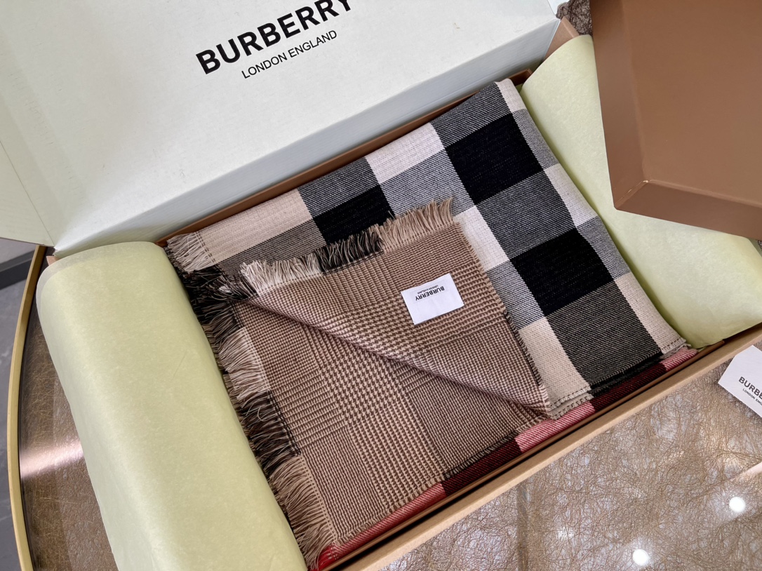 Burberry巴宝莉100%羊绒双面围巾大披肩