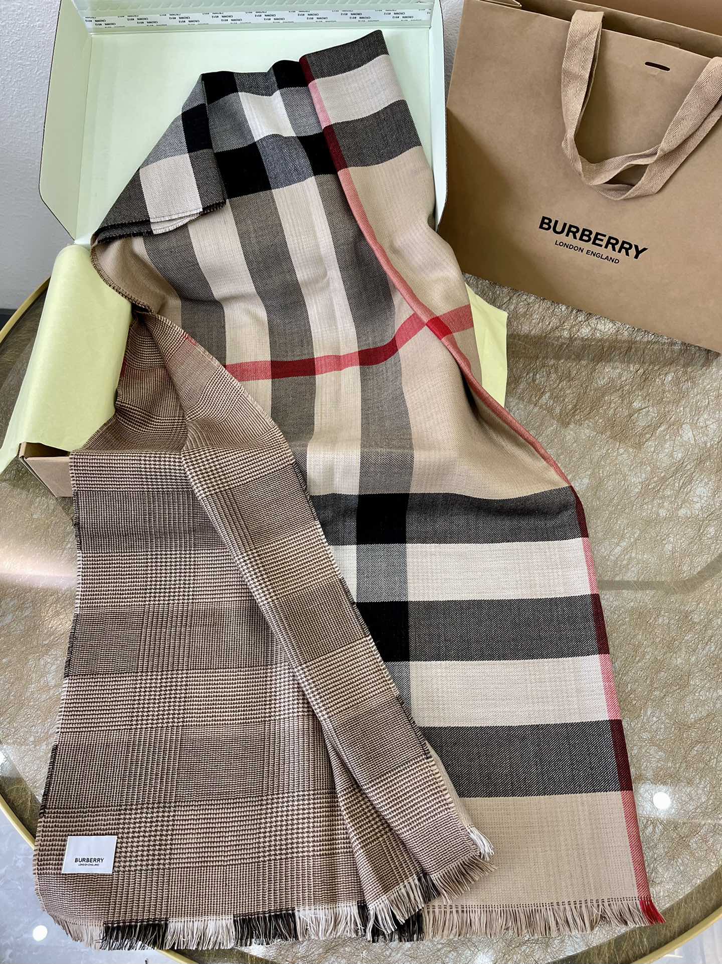 Burberry巴宝莉100%羊绒双面围巾大披肩