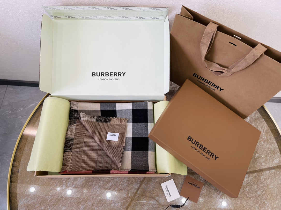 Burberry巴宝莉100%羊绒双面围巾大披肩