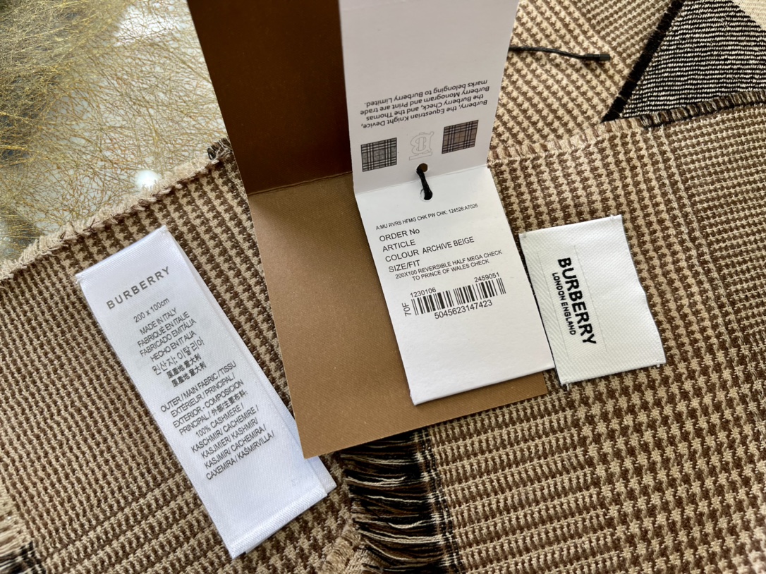 Burberry巴宝莉100%羊绒双面围巾大披肩