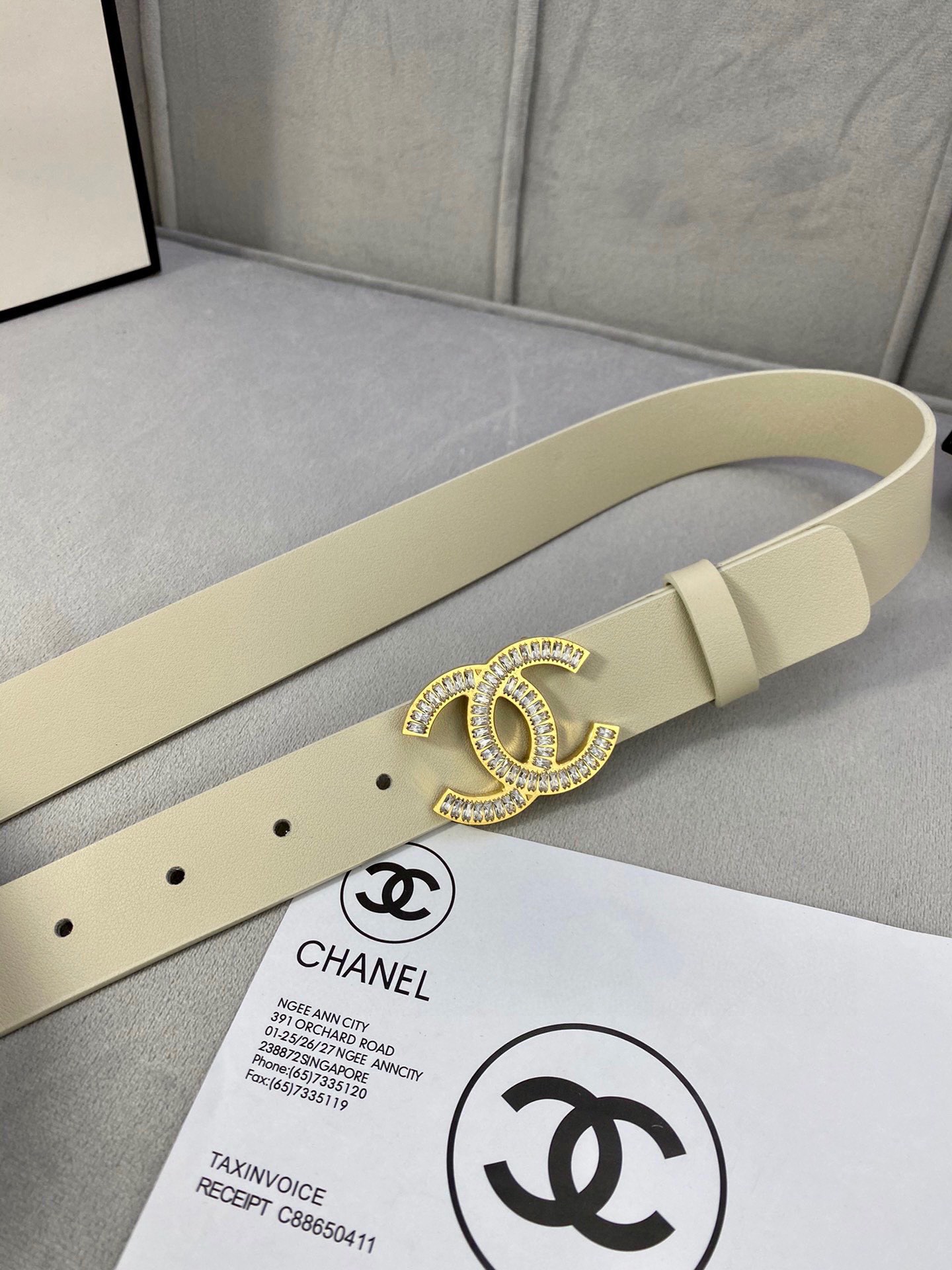  宽度3.0cm Chanel （香奈儿）女士腰带皮带新款柔软的进口小牛皮金 银色方钻金属钢扣。