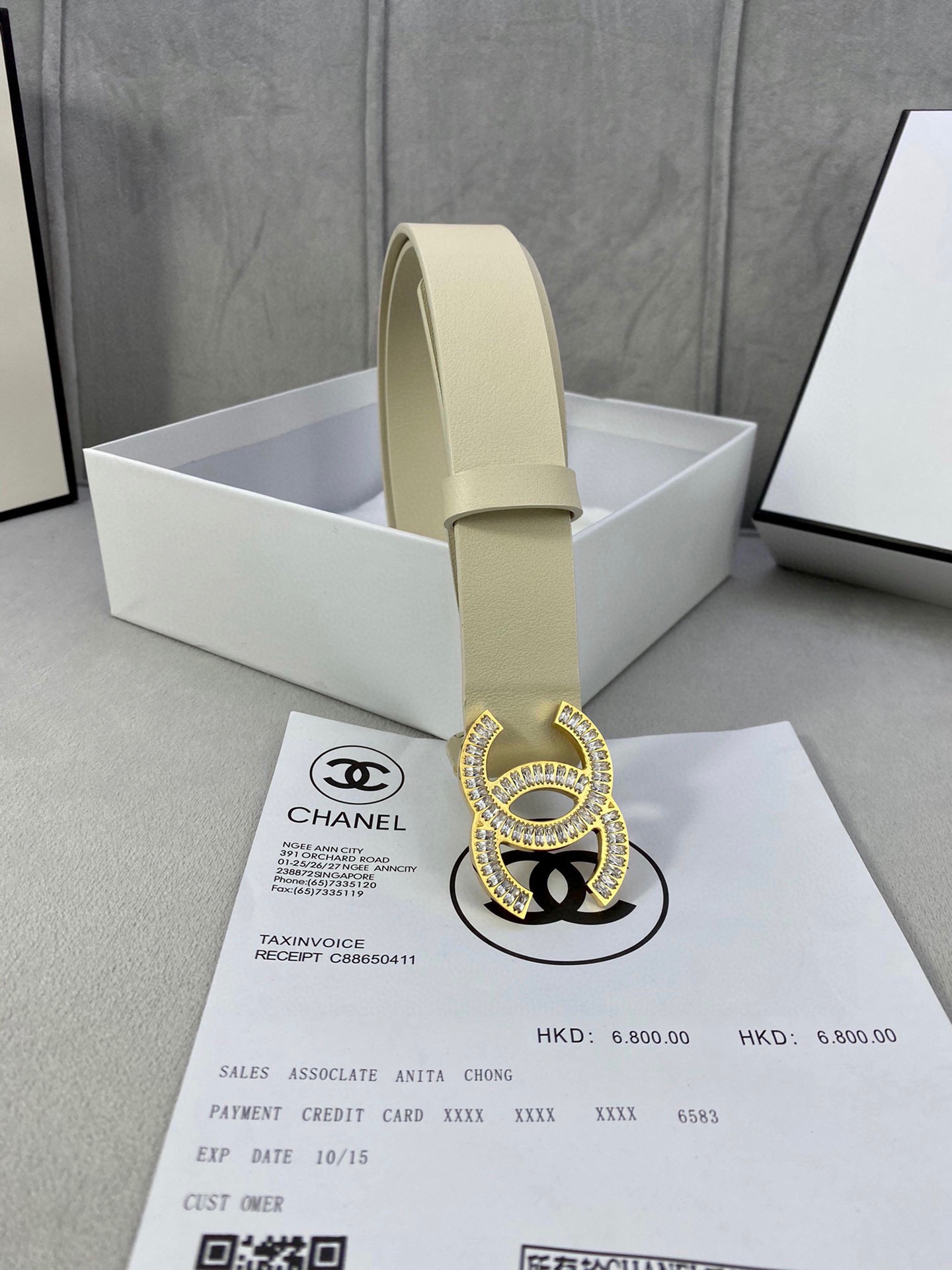  宽度3.0cm Chanel （香奈儿）女士腰带皮带新款柔软的进口小牛皮金 银色方钻金属钢扣。