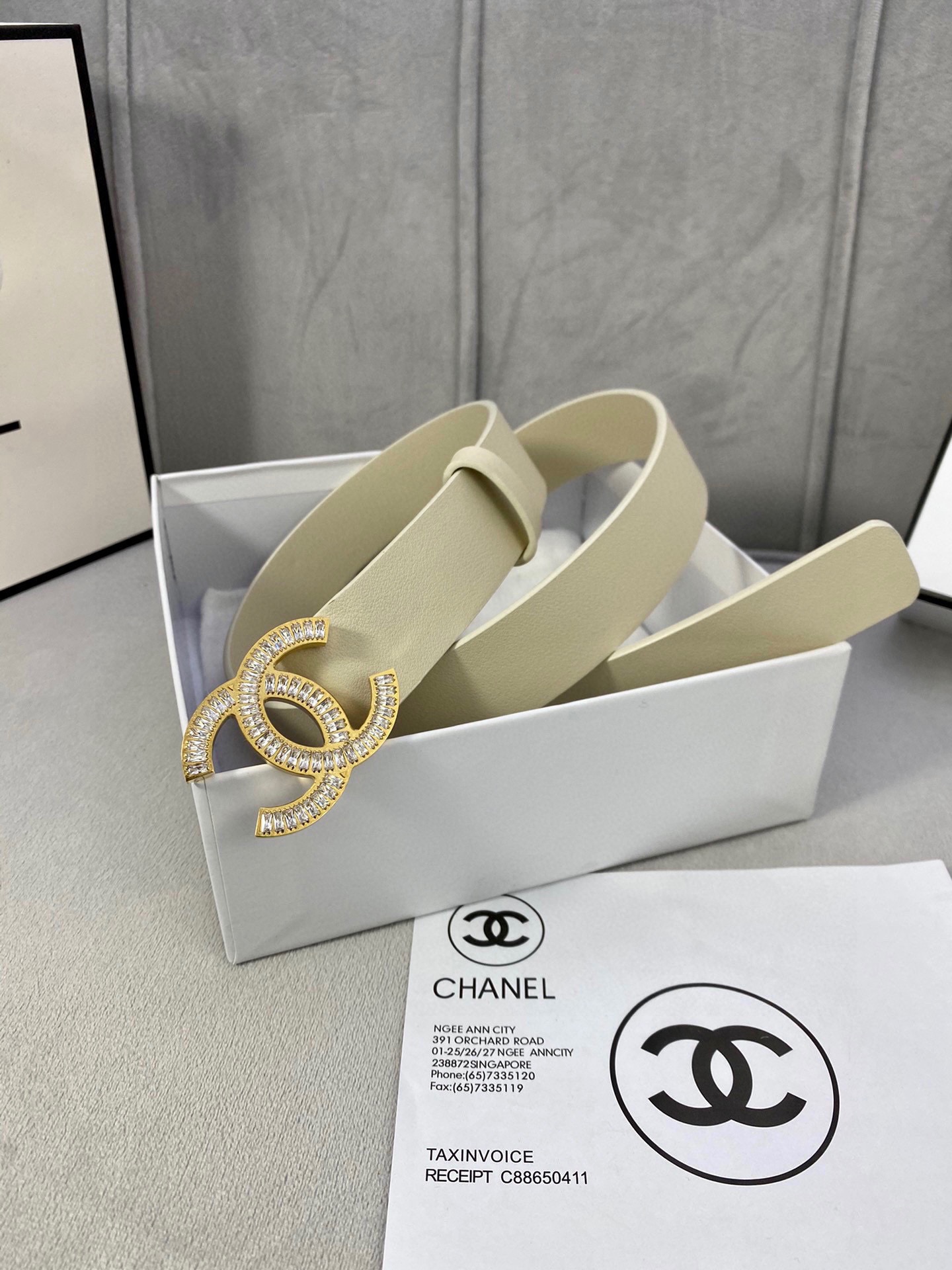  宽度3.0cm Chanel （香奈儿）女士腰带皮带新款柔软的进口小牛皮金 银色方钻金属钢扣。