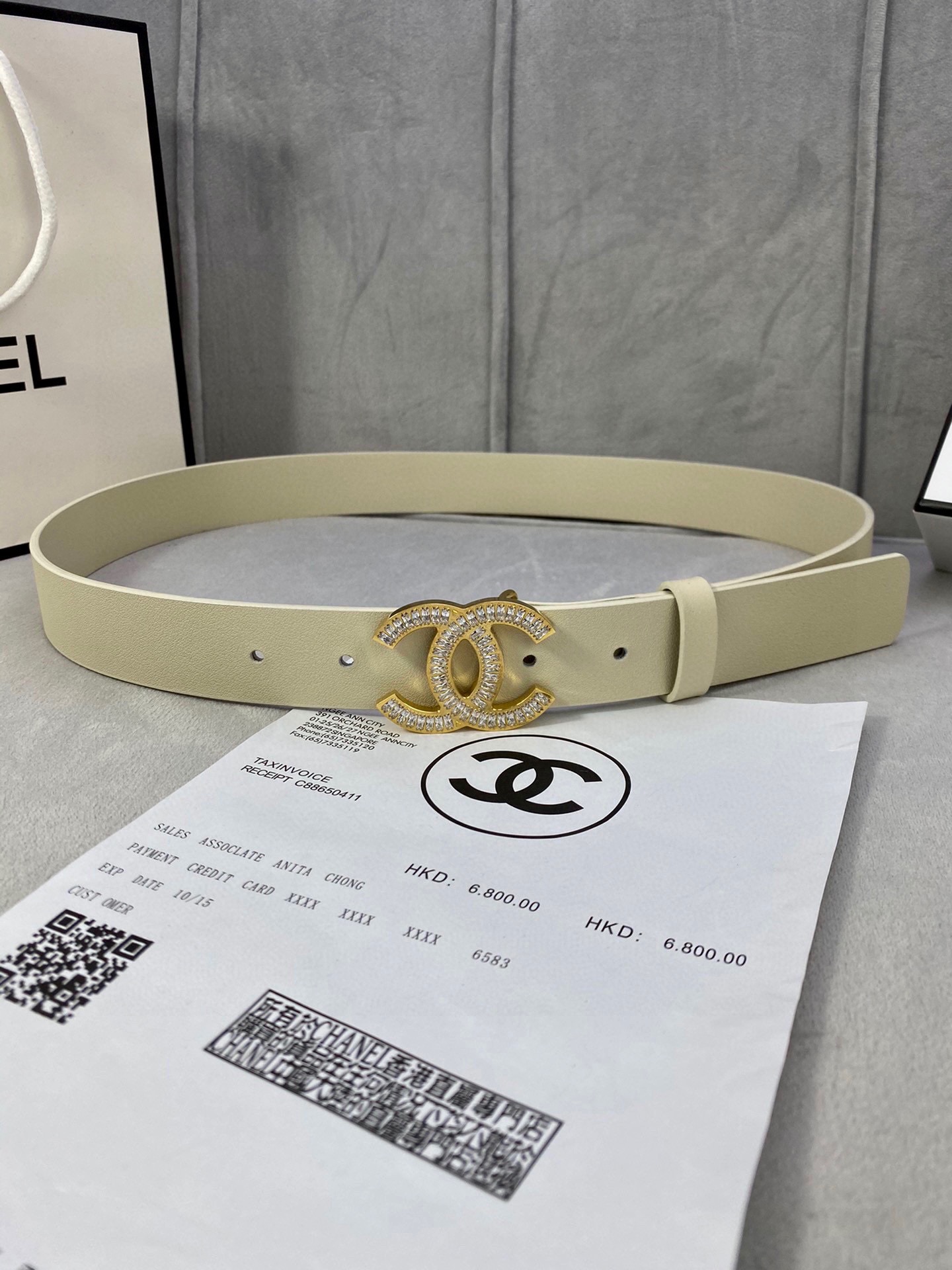  宽度3.0cm Chanel （香奈儿）女士腰带皮带新款柔软的进口小牛皮金 银色方钻金属钢扣。