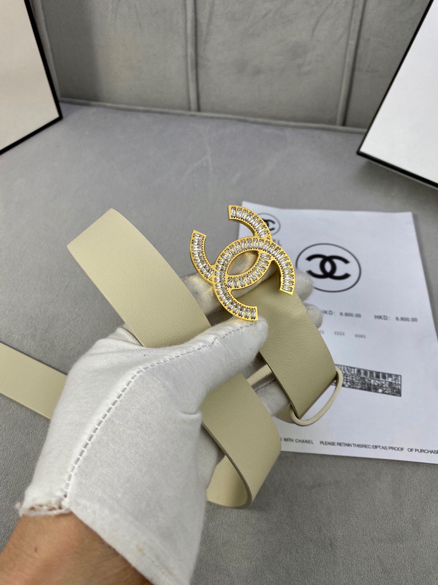  宽度3.0cm Chanel （香奈儿）女士腰带皮带新款柔软的进口小牛皮金 银色方钻金属钢扣。