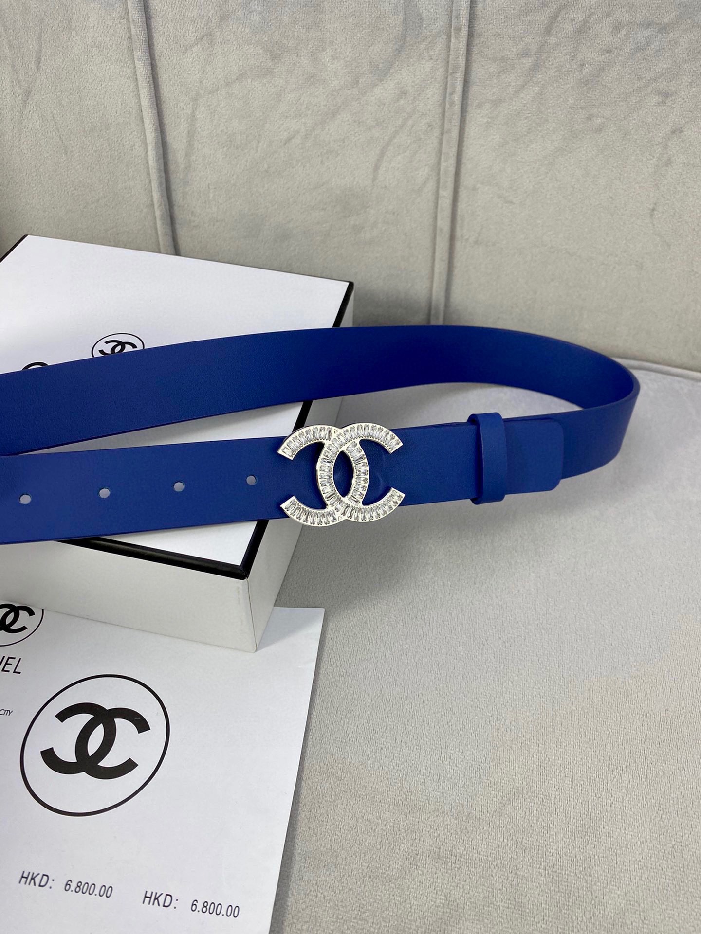 宽度3.0cm Chanel （香奈儿）女士腰带皮带新款柔软的进口小牛皮金 银色方钻金属钢扣。