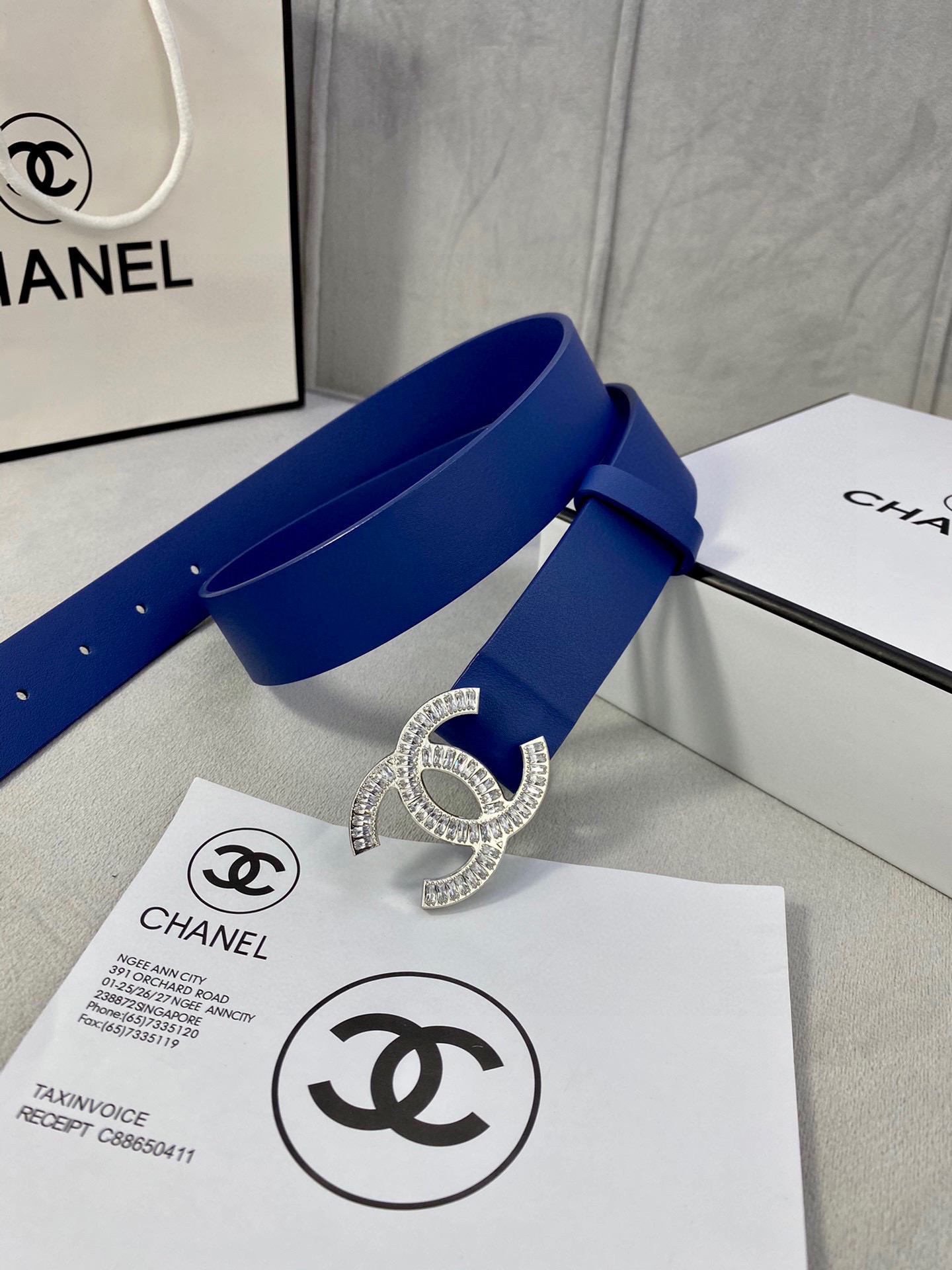  宽度3.0cm Chanel （香奈儿）女士腰带皮带新款柔软的进口小牛皮金 银色方钻金属钢扣。