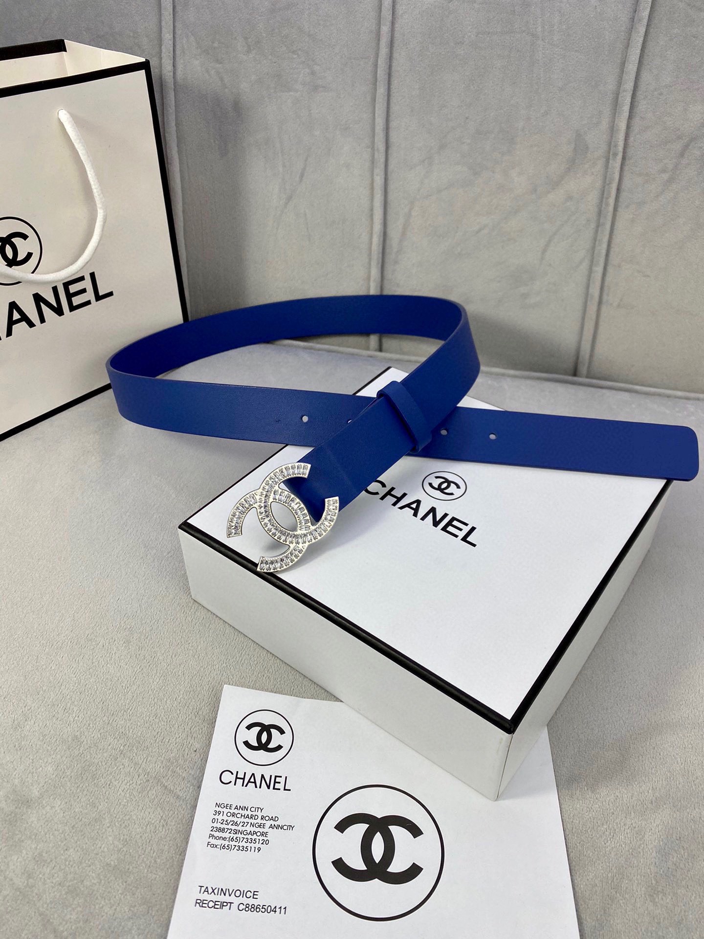  宽度3.0cm Chanel （香奈儿）女士腰带皮带新款柔软的进口小牛皮金 银色方钻金属钢扣。