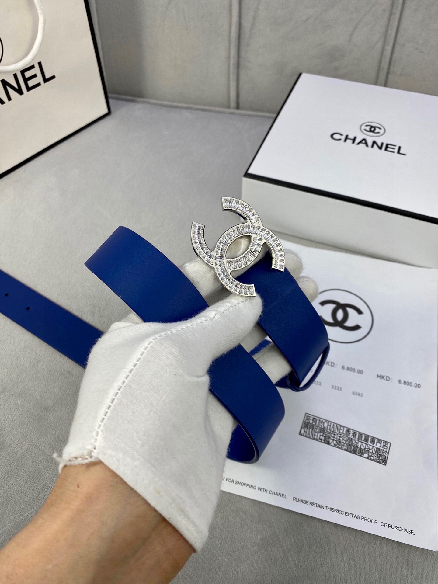  宽度3.0cm Chanel （香奈儿）女士腰带皮带新款柔软的进口小牛皮金 银色方钻金属钢扣。
