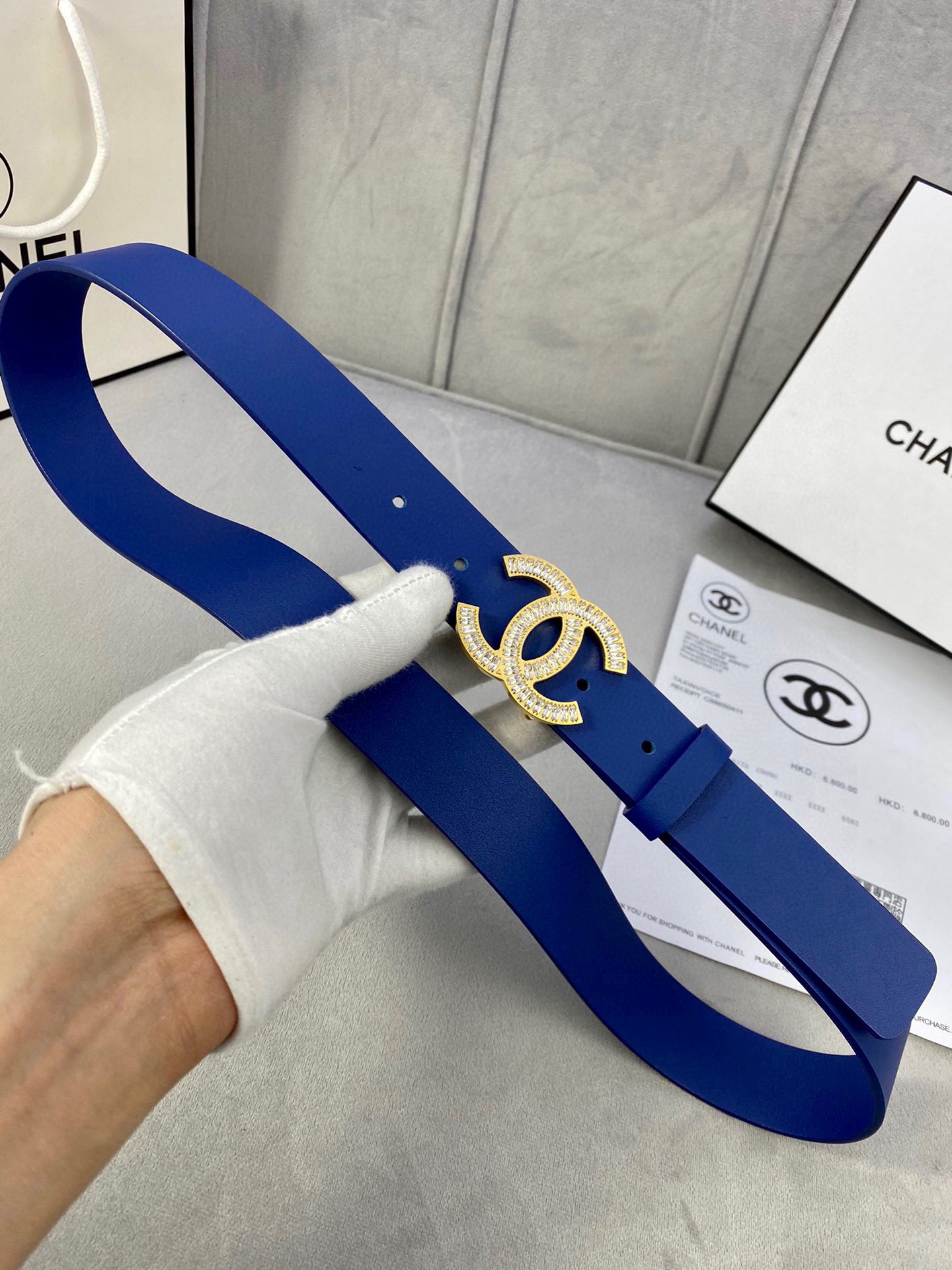  宽度3.0cm Chanel （香奈儿）女士腰带皮带新款柔软的进口小牛皮金 银色方钻金属钢扣。