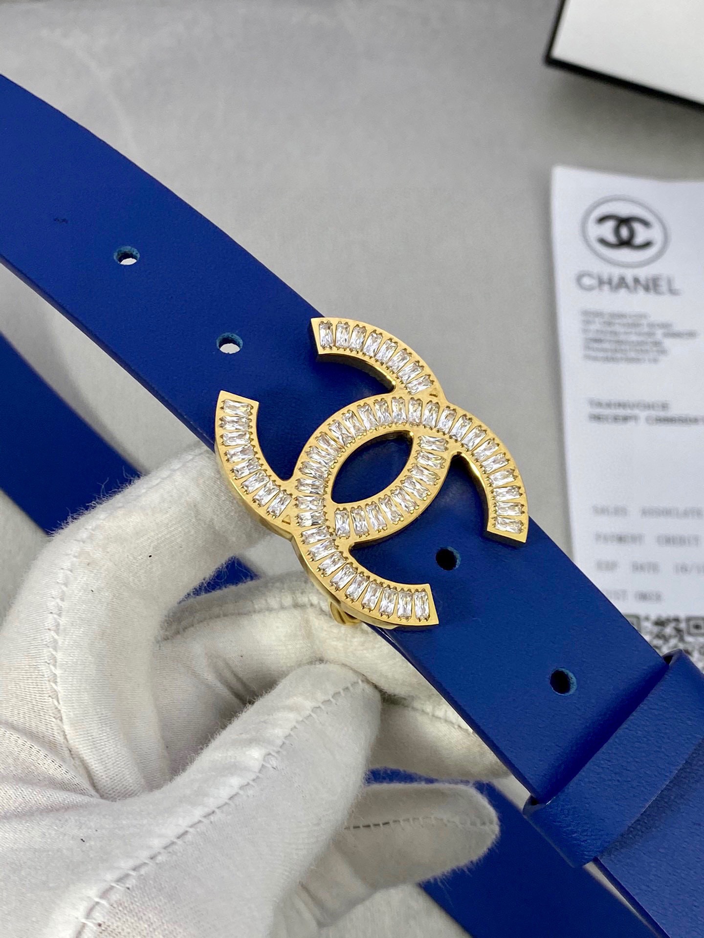  宽度3.0cm Chanel （香奈儿）女士腰带皮带新款柔软的进口小牛皮金 银色方钻金属钢扣。
