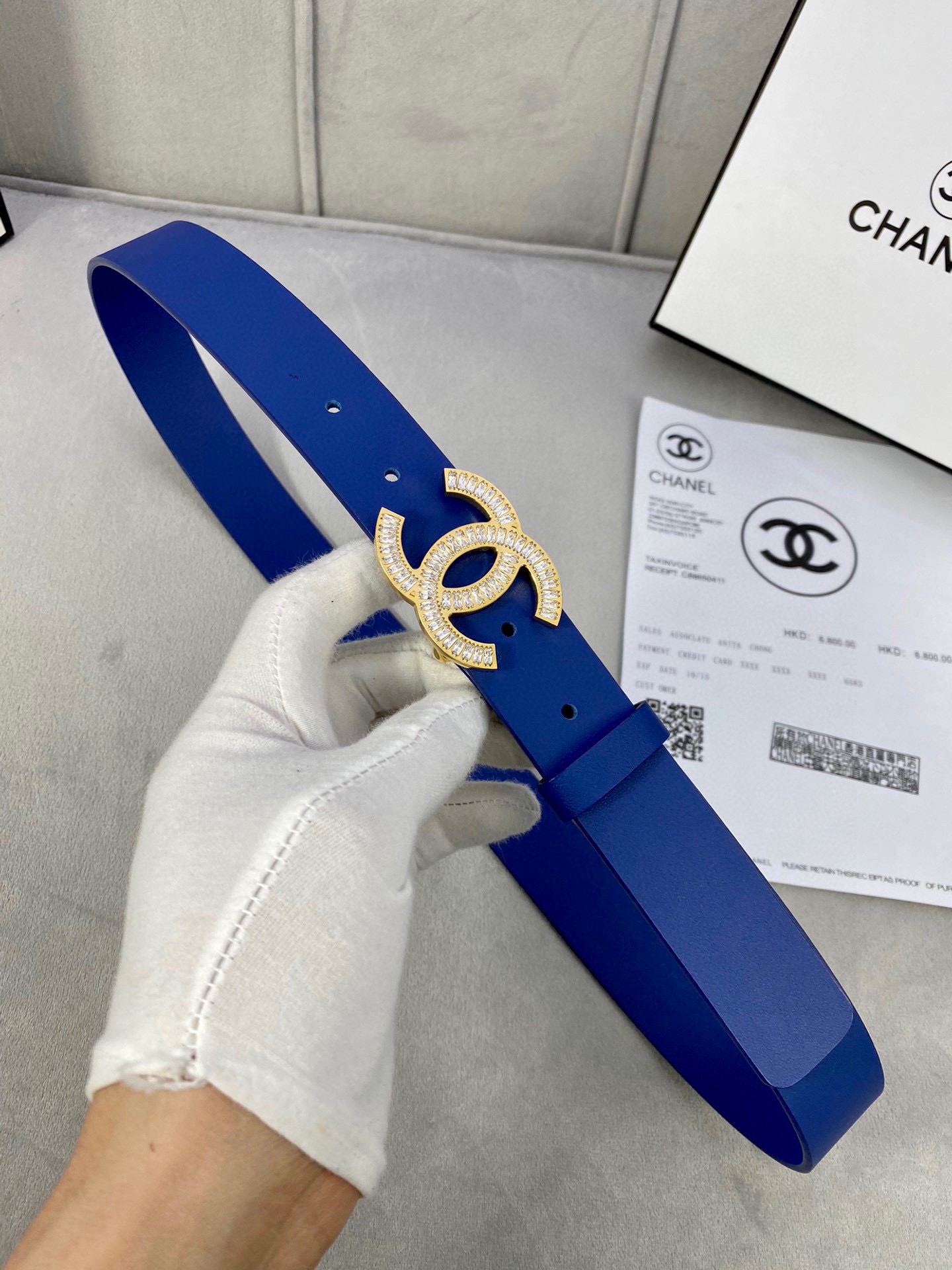  宽度3.0cm Chanel （香奈儿）女士腰带皮带新款柔软的进口小牛皮金 银色方钻金属钢扣。