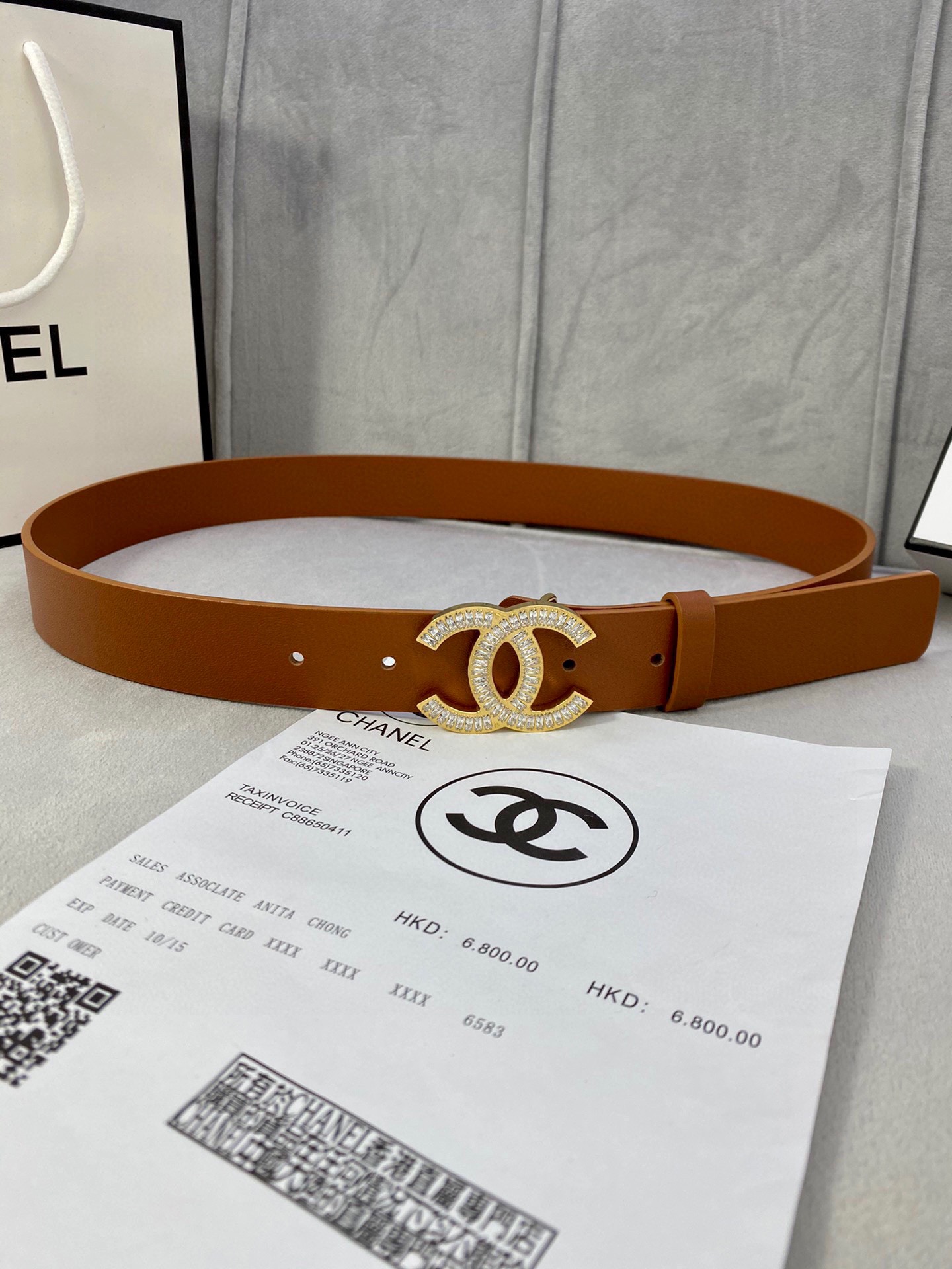  宽度3.0cm Chanel （香奈儿）女士腰带皮带新款柔软的进口小牛皮金 银色方钻金属钢扣。