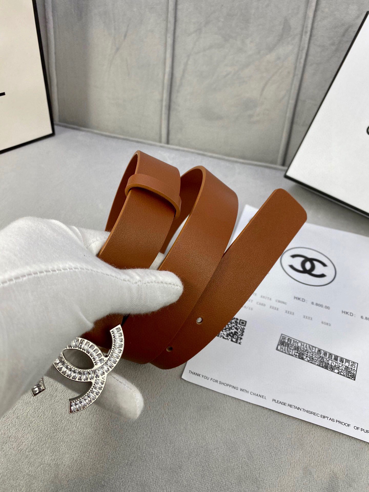  宽度3.0cm Chanel （香奈儿）女士腰带皮带新款柔软的进口小牛皮金 银色方钻金属钢扣。